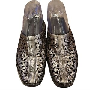 BASS Slip on Mules Shoes Leather Floral Cutouts Pewter  size 7